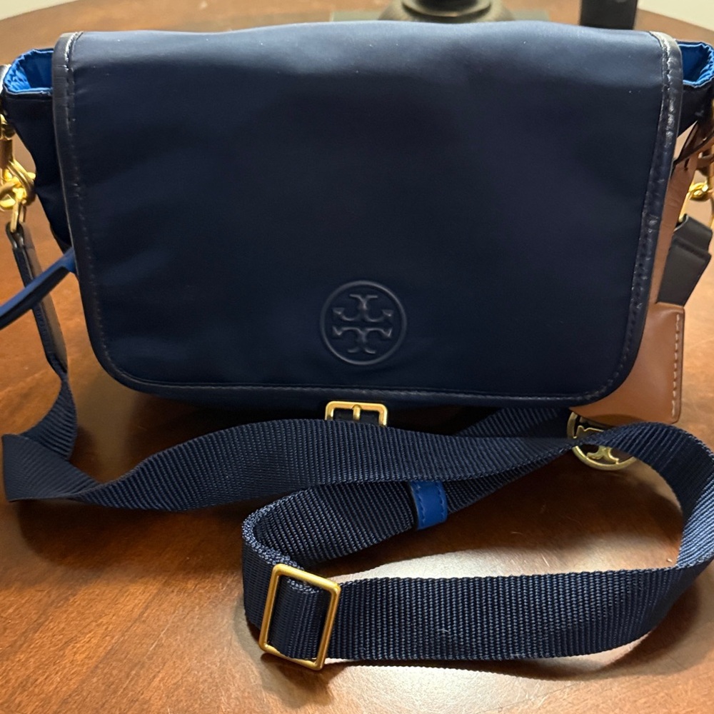 Tory Burch Navy Crossbody with Gold Buckle and Logo - Picture 7 of 8
